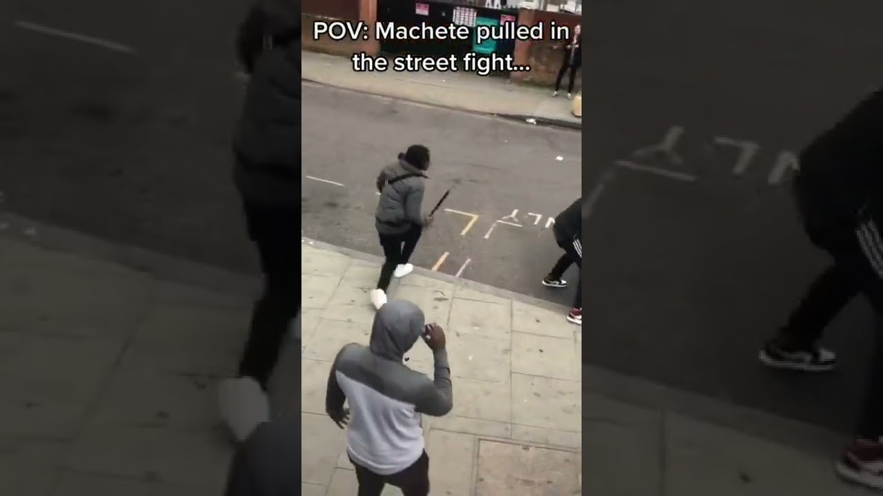 Yoooo, he just pulled out the Machete!!! #streetfighter #london #ukdrill #gang