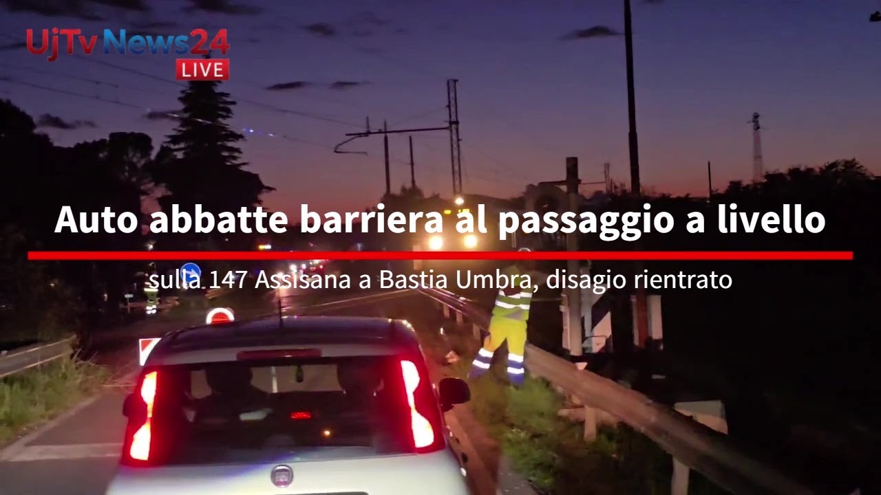 Auto abbatte barriera al passaggio a livello  sulla 147 Assisana a Bastia Umbra, disagio rientrato