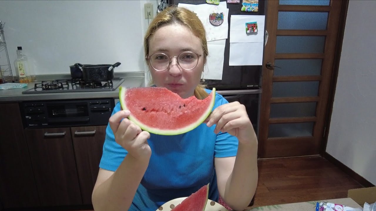 イリーナさんはスイカに塩など掛けません！とおっしゃいますよ