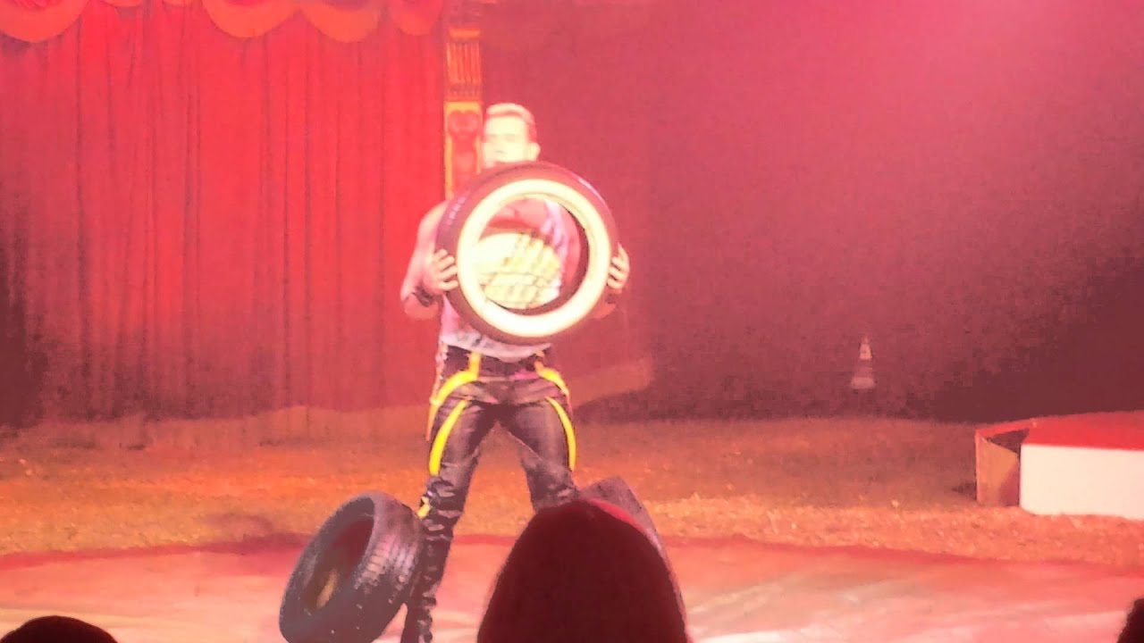 Zippos Circus Strong man Hercules