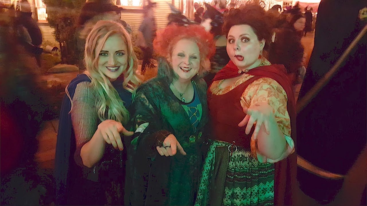 SANDERSON SISTERS AT WITCHES NIGHT OUT!
