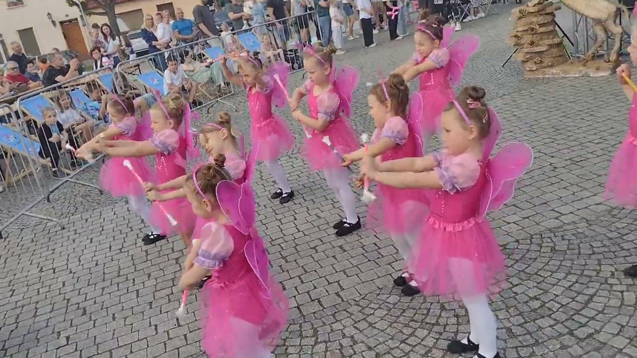 Najmłodsza grupą Mażoretek Quen Dolsk podczas Koziego Jarmarku