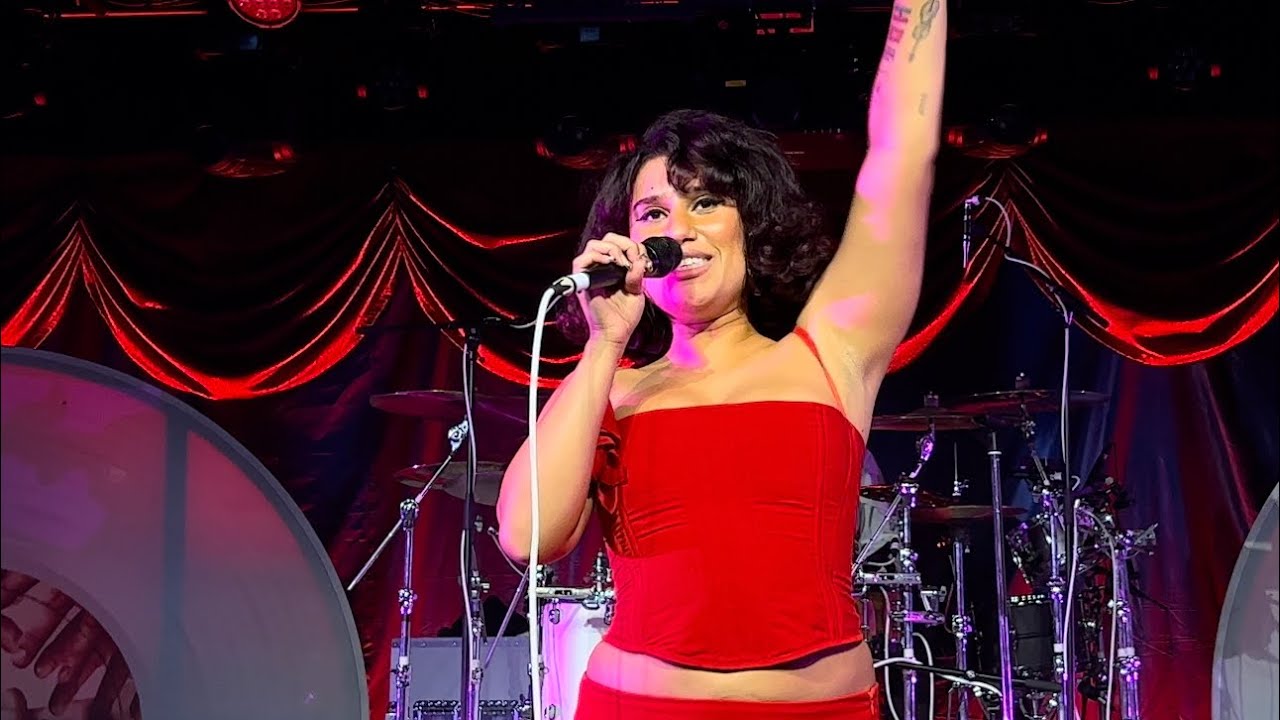 Escapism. - RAYE: My 21st Century Blues Tour 2023 [LIVE]