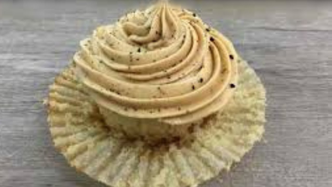 1 spoon maida se banaye whipping cream | coffee frosting cream | buttercream icing for the cake.