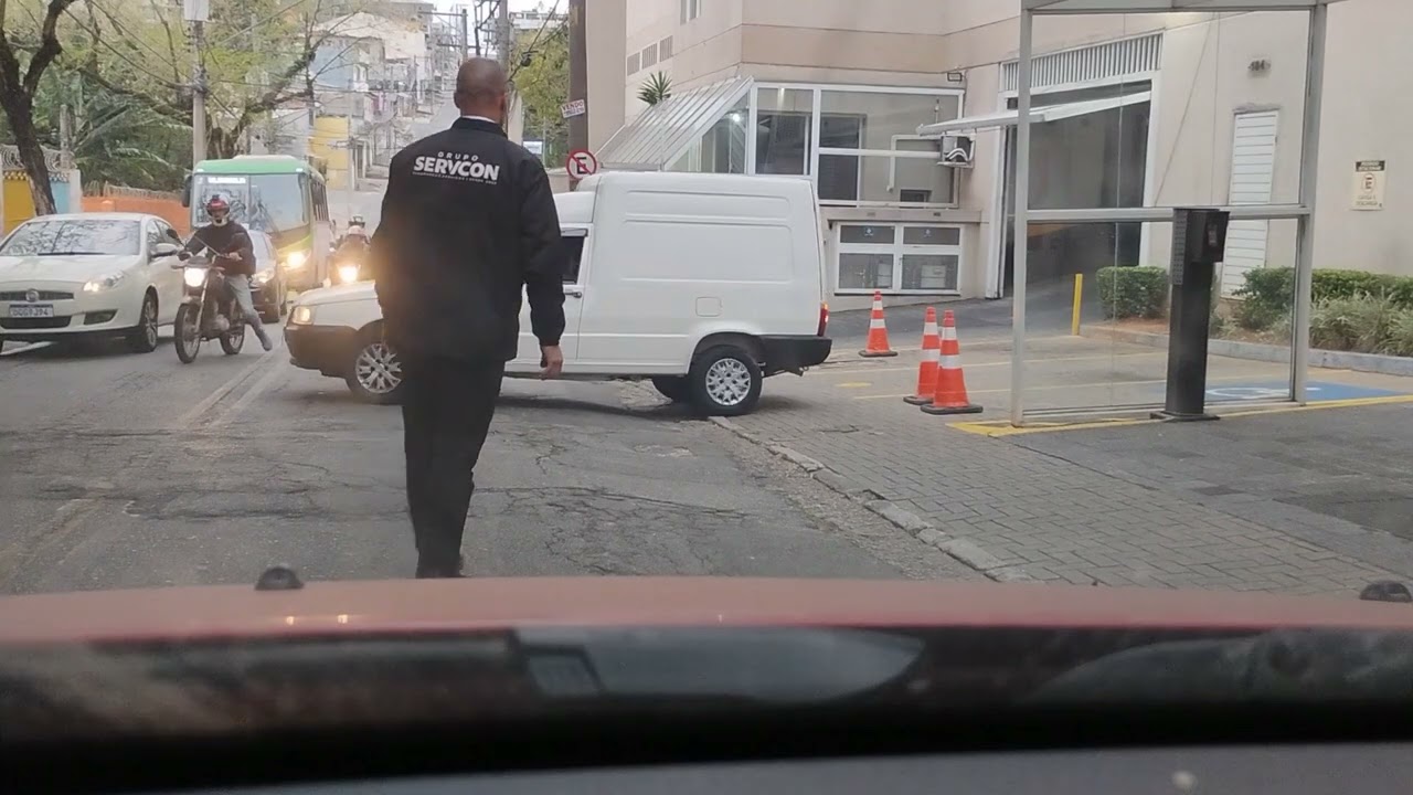 Conhecendo os bairros - Passeio de carro pelas ruas de Vila Galv&atilde;o - Guarulhos - #brasil