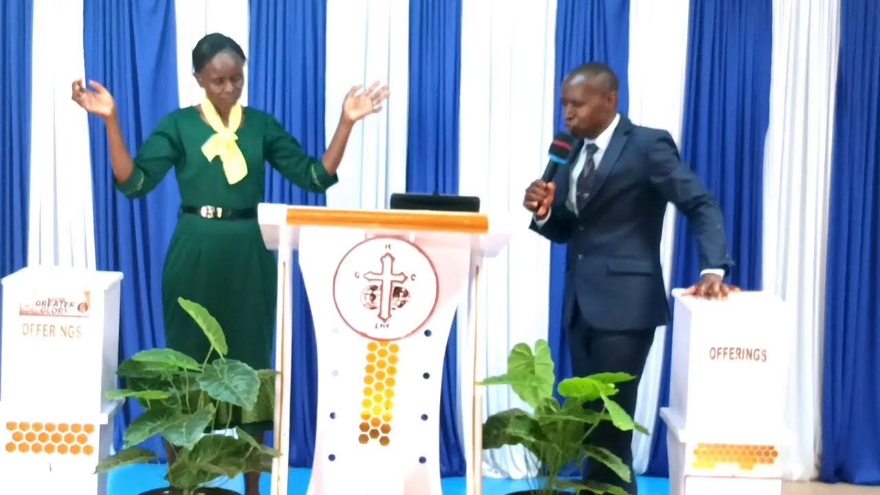 HOLY COMMUNION SUNDAY. 1ST SERVICE