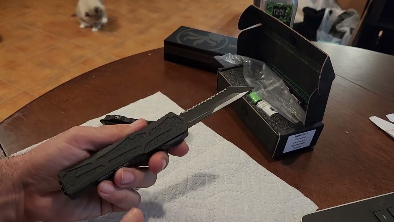 Heretic Colossus W/Tanto DLC next to microtech Ultratech sith