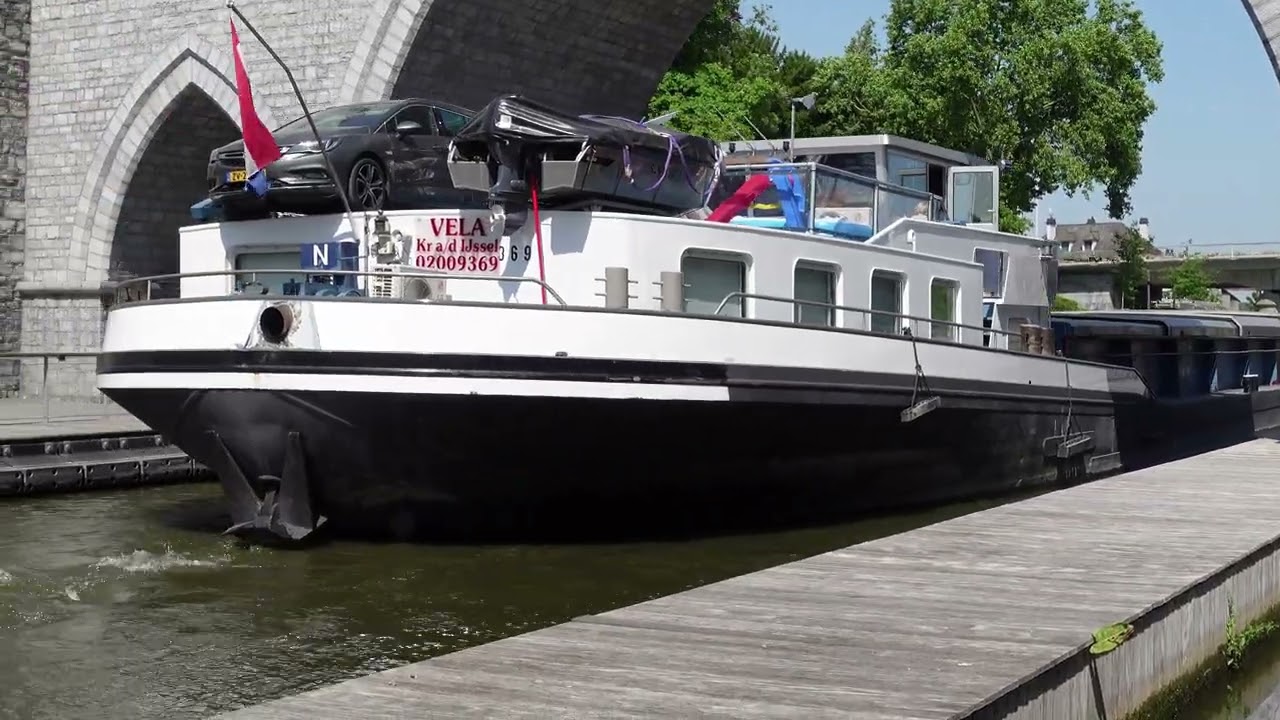 ⚓️Cargoship VELA met vracht en speeltuin doorkruist DOORNIK - schip verkocht aan Urkers..