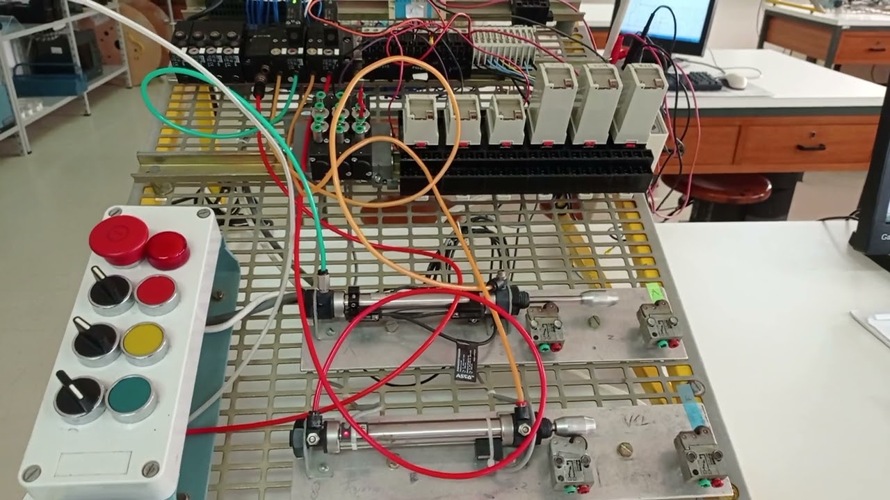Programação de Autómatos - Controlo de 2 cilindros pneumáticos