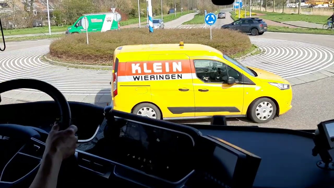 rijles meekijken in de vrachtauto met aanhanger totaal 18 meter lang. @ rijschool Istha Den Helder