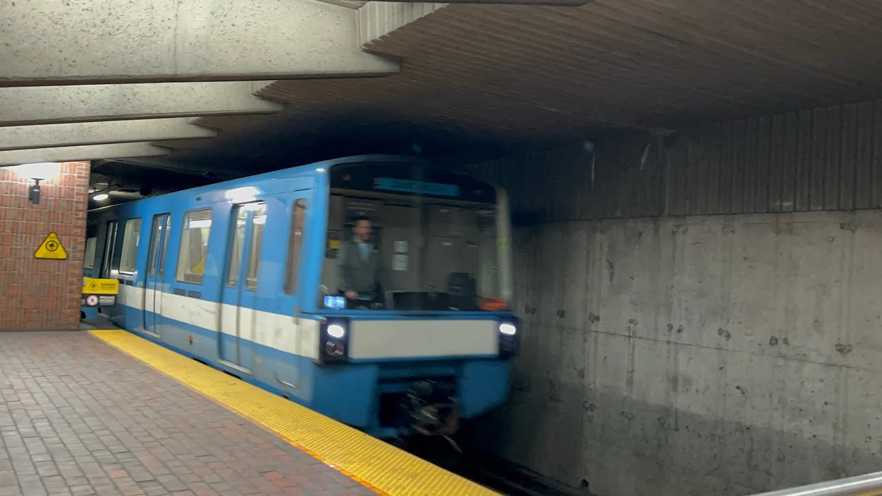STM blue line metro ride Snowdon ~ Saint-Michel