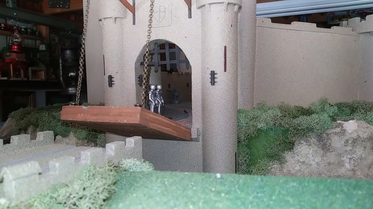 Thomas Wooden Railway Models / Ulfstead Castle drawbridge.