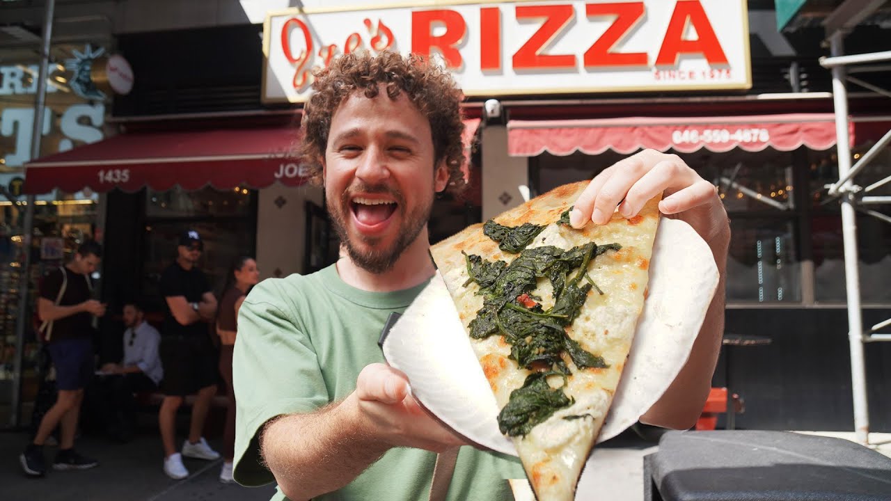 За этой пиццей стоят ЧАСЫ в очереди: стоит ли оно того? | Joe's Pizza Нью-Йорк 🍕