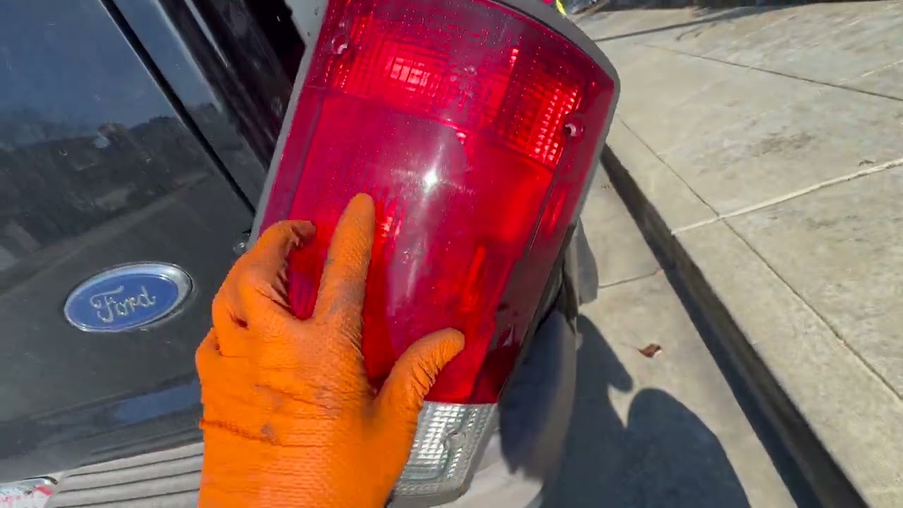 2000 Ford excursion Tail light bulb
