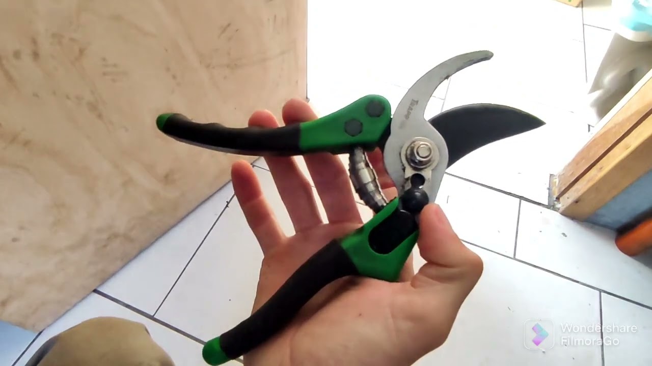Tesoura Trapp para poda das parreiras