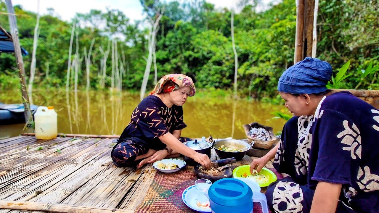 Petualangan Dayak di Hutan Pondok Banjir: Mancing & Masak di Rakit Apung