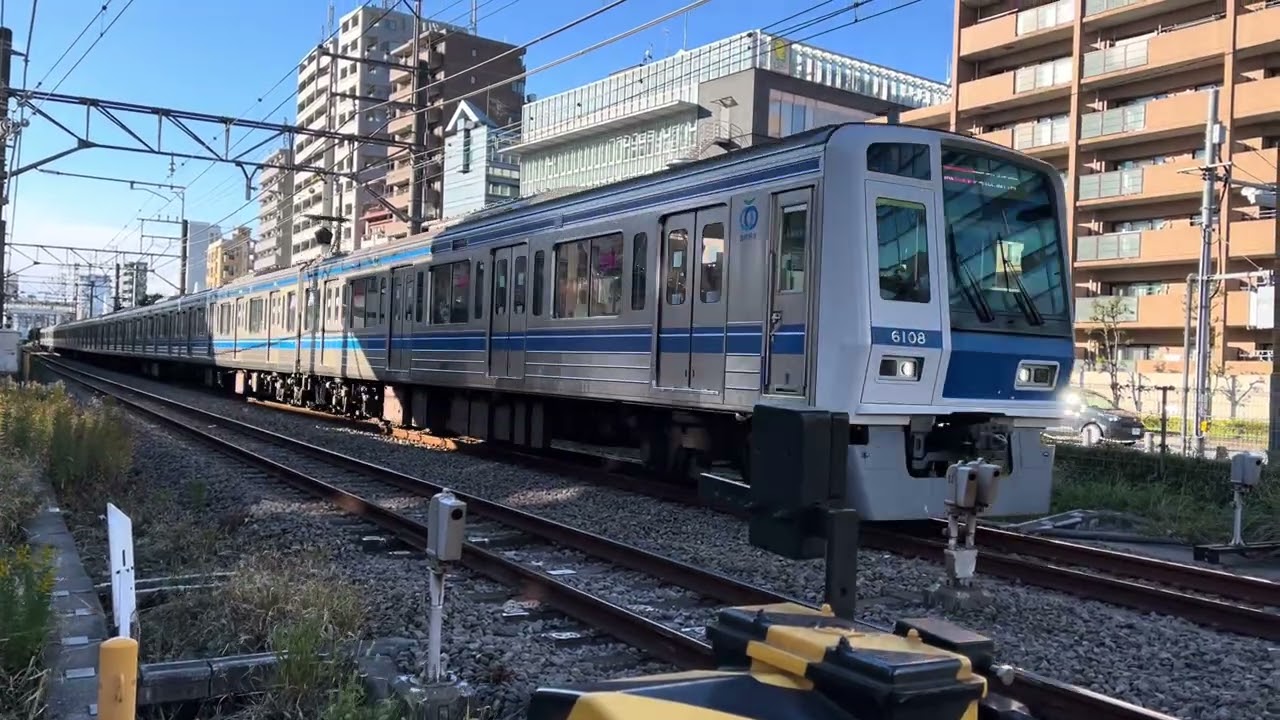 高田馬場第3号踏切　西武新宿線西武6000系