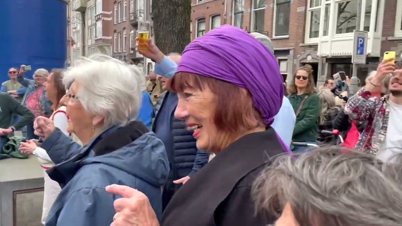 FLASHMOB AMSTERDAM 2025 Amsterdams Smartlappenkoor - Zo tussen de mensen