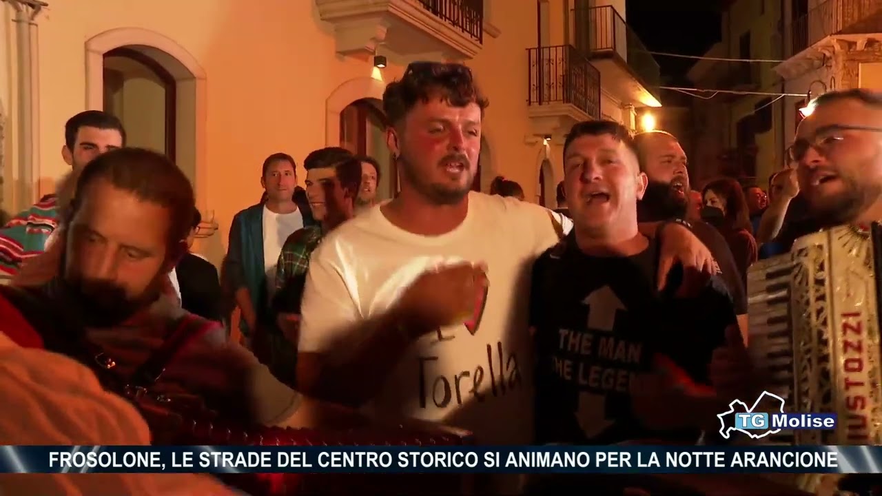 Frosolone, le strade del centro storico si animano per la notte arancione