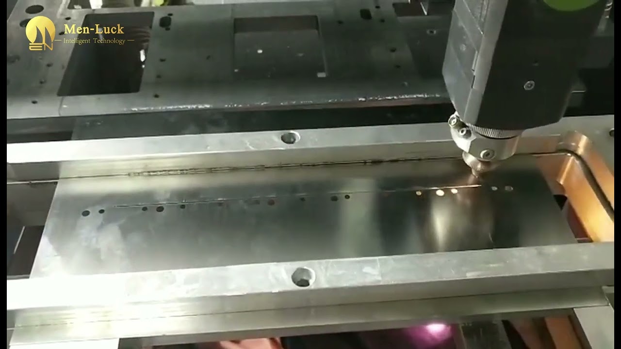 Laser cutting machine: See how the laser cuts perfectly in one go, without any burrs. #LaserCutting
