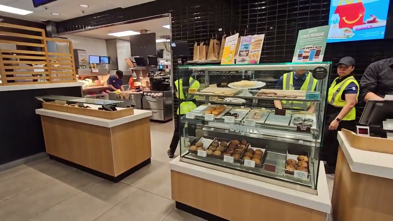 Going To The First Ever McDonald's At Richmond British Columbia In Vancouver In Canada!