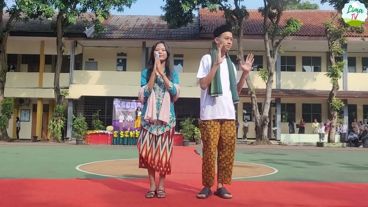 Fashion Show  Pakaian adat Betawi 11 IPS4 SMAN 5 Kota Tangerang