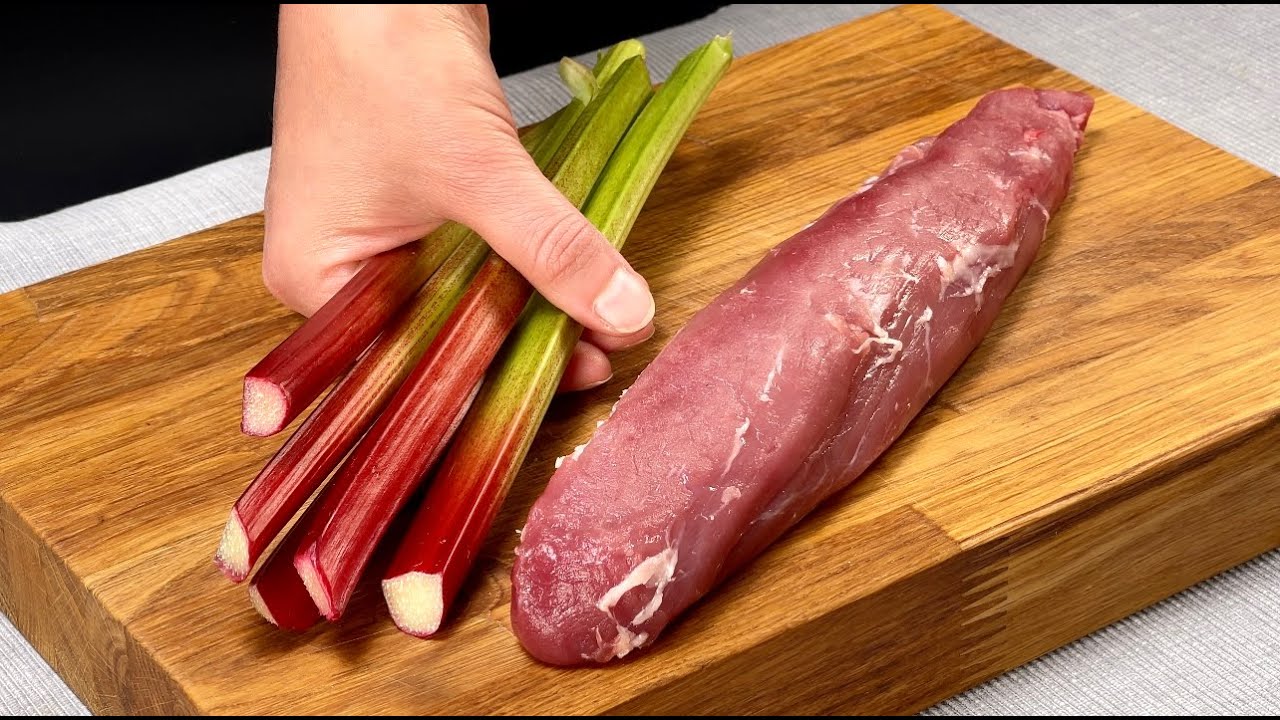 Bereiten Sie dieses Gericht zu, solange Rhabarber Saison hat! Sie werden es lieben!