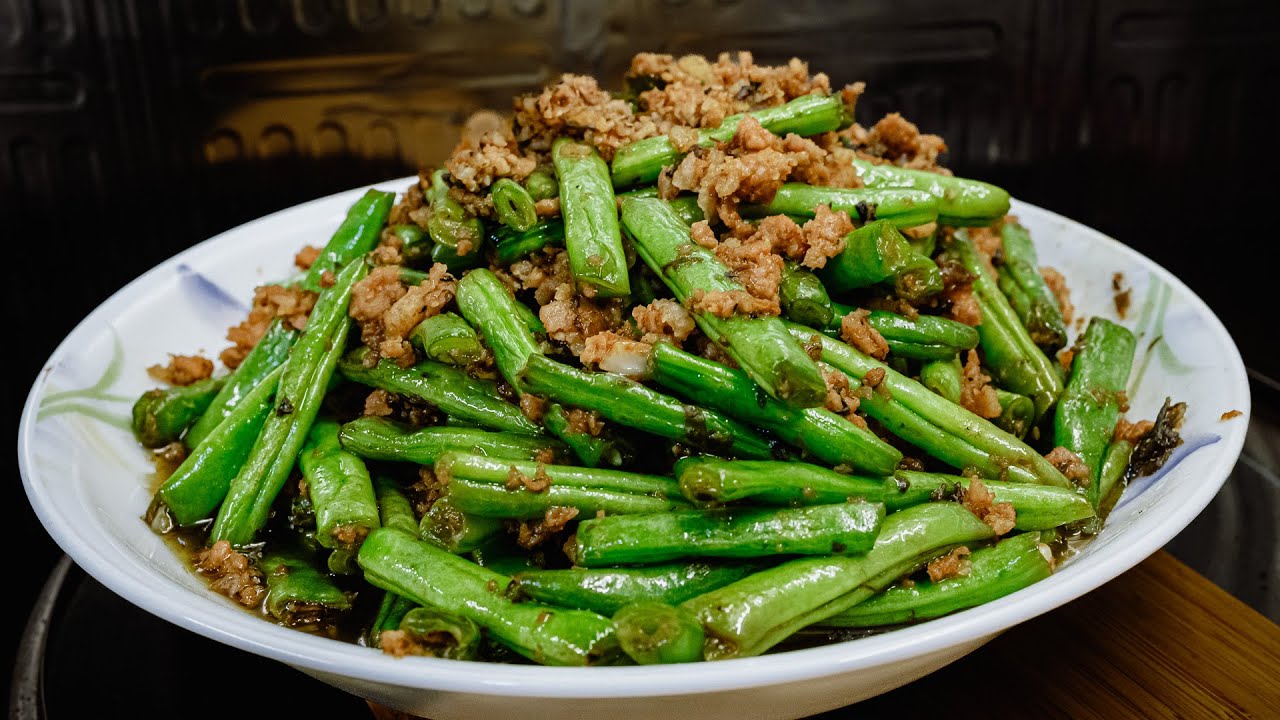 廣東話影片｜欖菜肉碎炒四季豆｜香港經典家常菜之一，也是香港茶餐廳常備菜單，我覺得家廚可以做得比餐廚更好，大家可以試下跟著做一次就知道了。