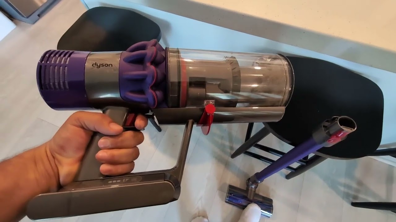 Обзор беспроводного пылесоса Dyson Cyclone V10 Animal: высокая маневренность и малый вес.