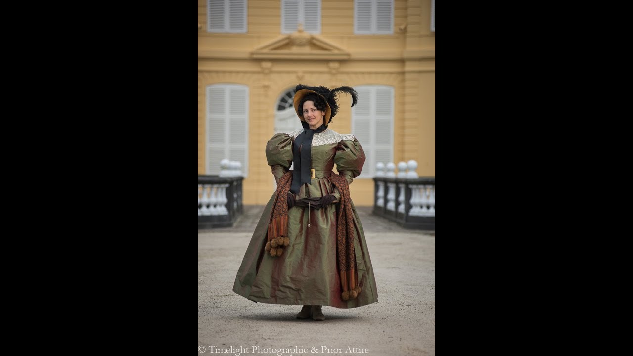 Dressing up a 1830 lady