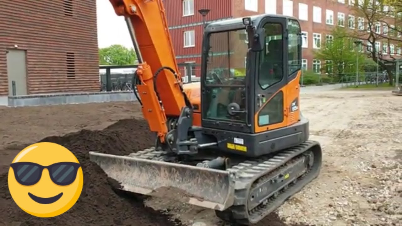 Bagger Doosan DX85R-Mutterboden einbauen und Wiese modellieren(bearbeitet)