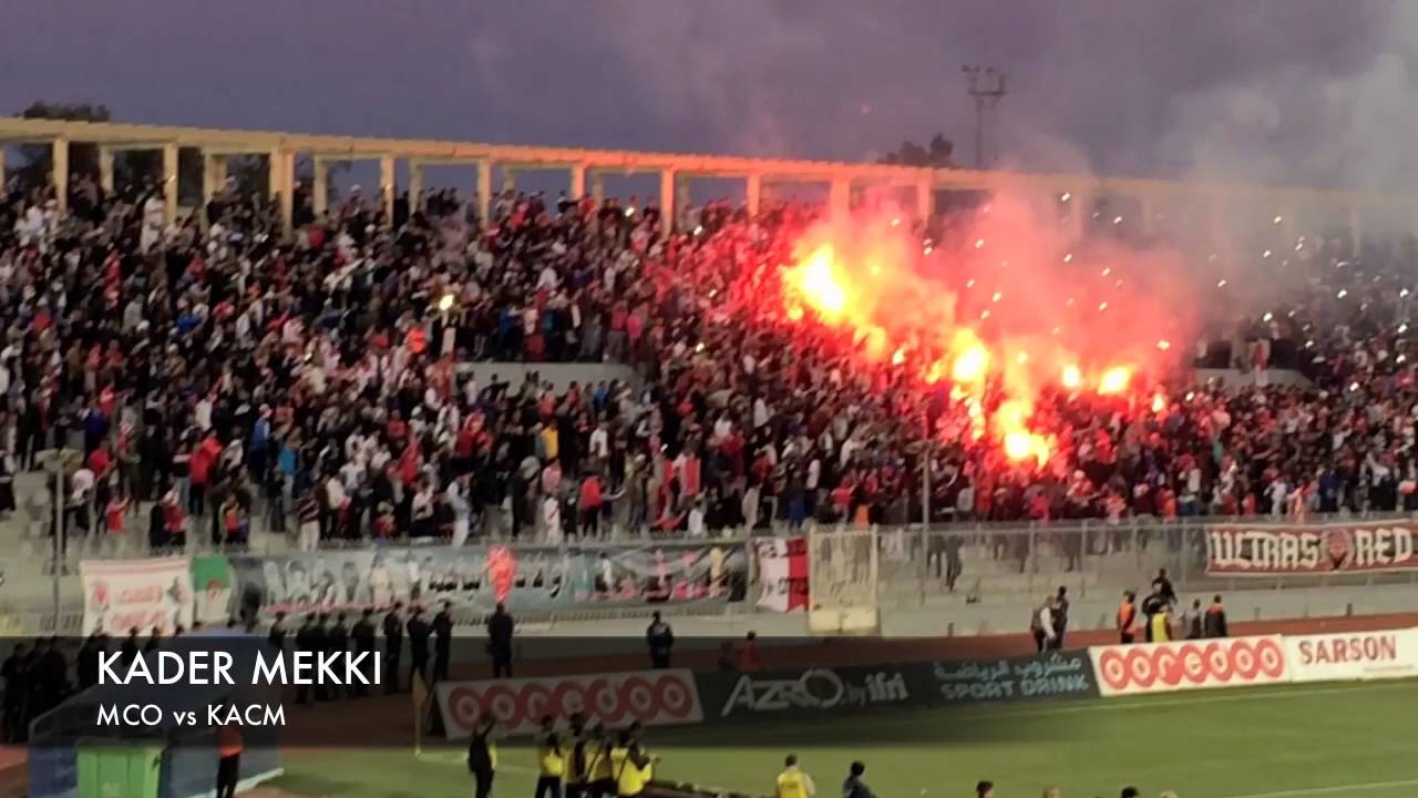 MCO vs KACM M.C.Oran, Ultras Red Castle (craquage fum + strobo)
