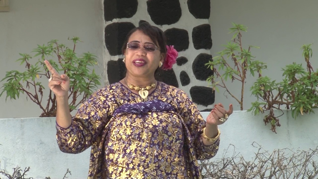 NGNANDZO ZA KWELOU par Monique Abdallah (Mahabouba el-watoine)