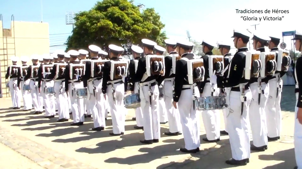 Desfile por la cuidad de Valparaiso y arribo a la Escuela Naval