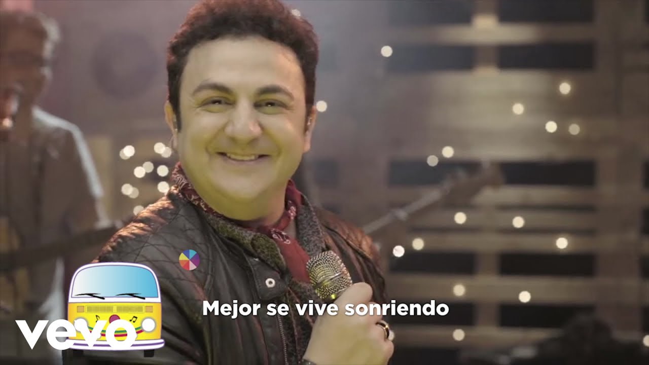 Diego Topa - Mejor se vive sonriendo (Official Lyric Video)