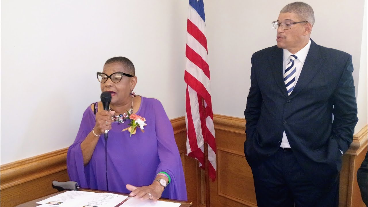 Gloria Smith-Roberts/Administrative Asst; to the CEO of 