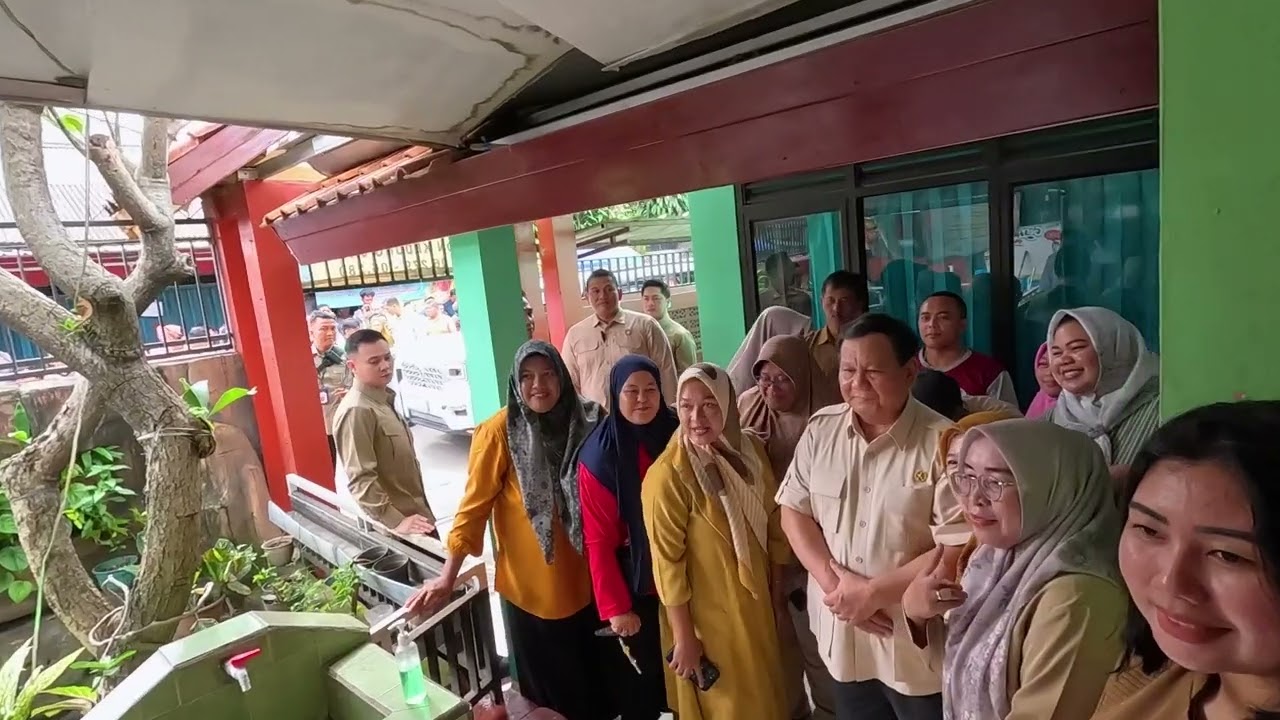 Presiden Prabowo Cek Makan Bergizi Gratis di SDN 1 dan SDN 2 Bogor, Disambut Antusias Para Pelajar