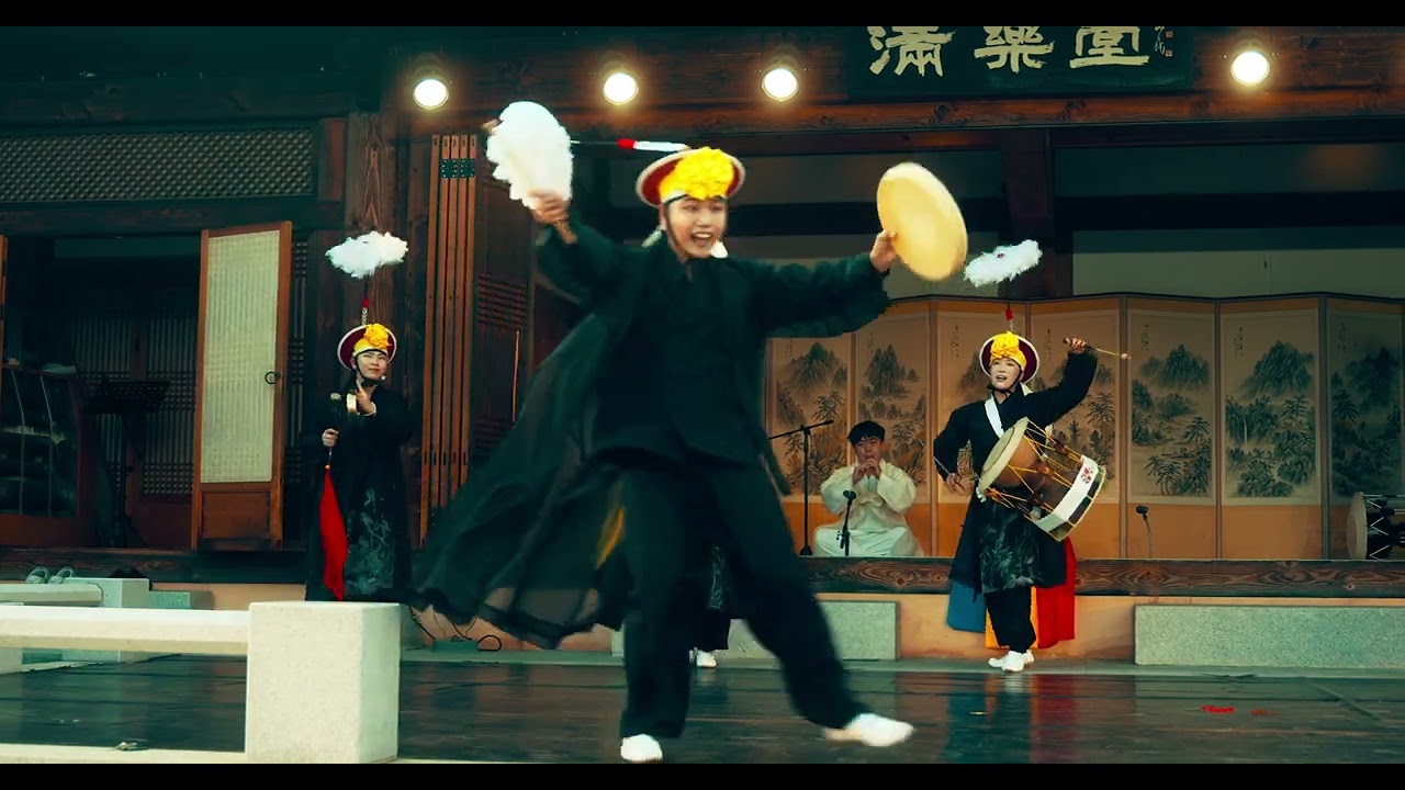 Traditional Nongak Performance at Korean Folk Village | 한국 민속촌 농악 | Vibrant Farmers' Music and Dance