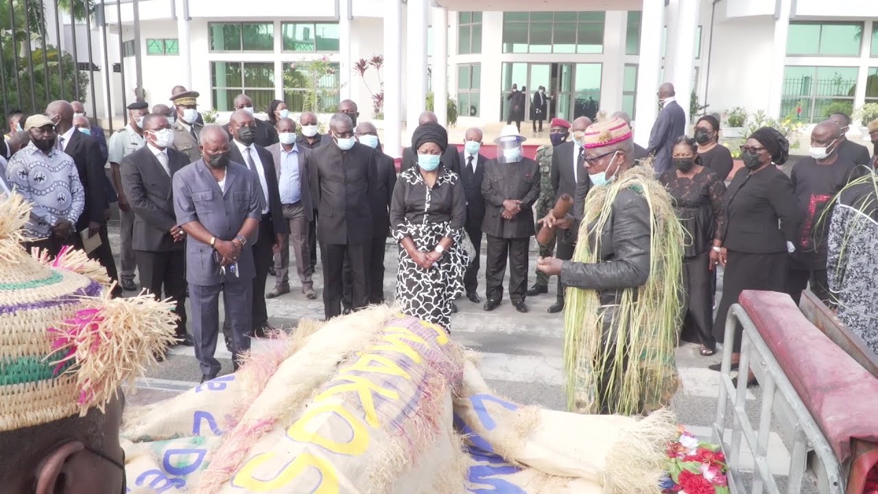 Arrivée de la Dépouille Mortelle de Sa majesté MOE MAKOSSO IV à Pointe-Noire - MCRTV A VU
