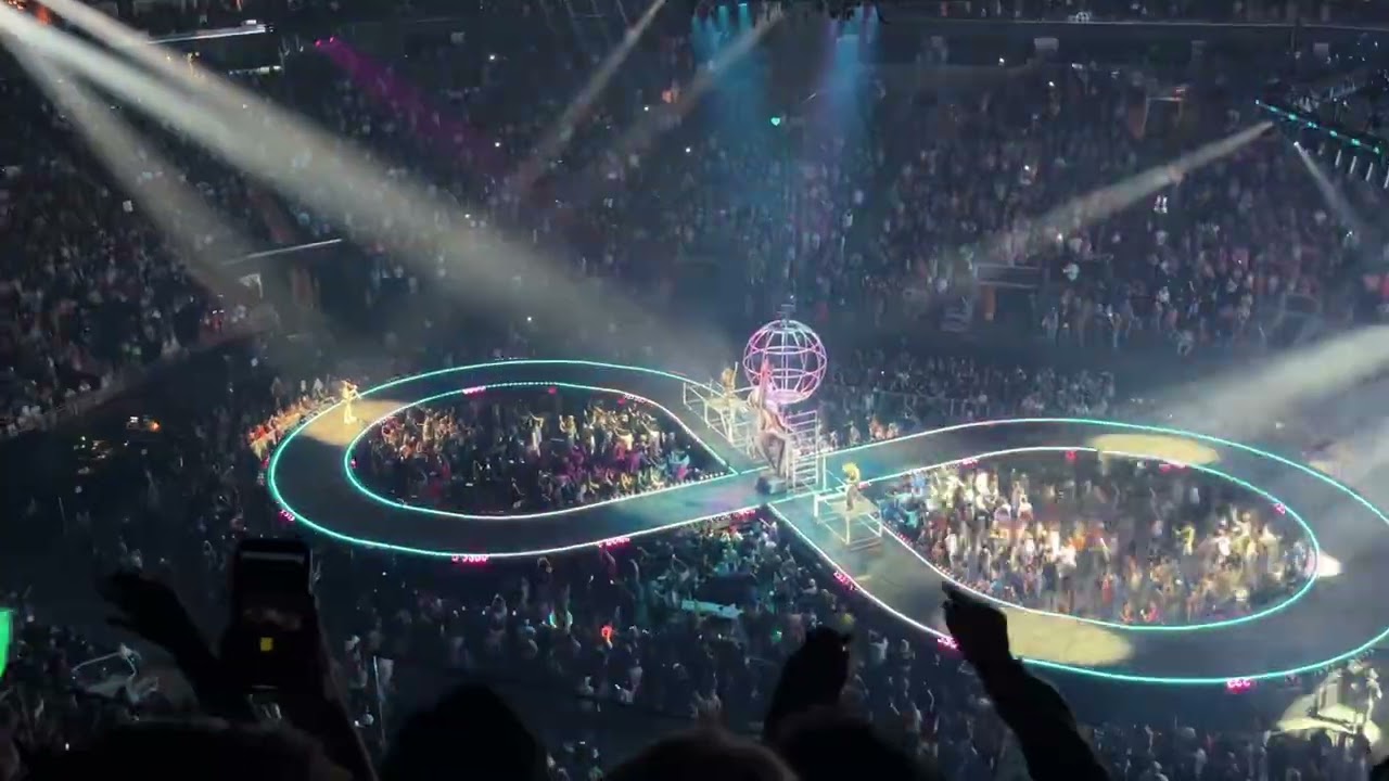 Katy Perry, Hot n Cold / Last Friday Night live, July 18, 2025, San Francisco, CA, Chase Center