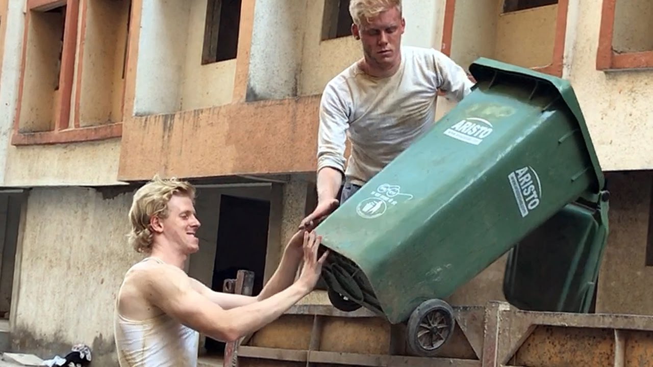 Swachh Bharat Abhiyan... | 2 Foreigners In Bollywood