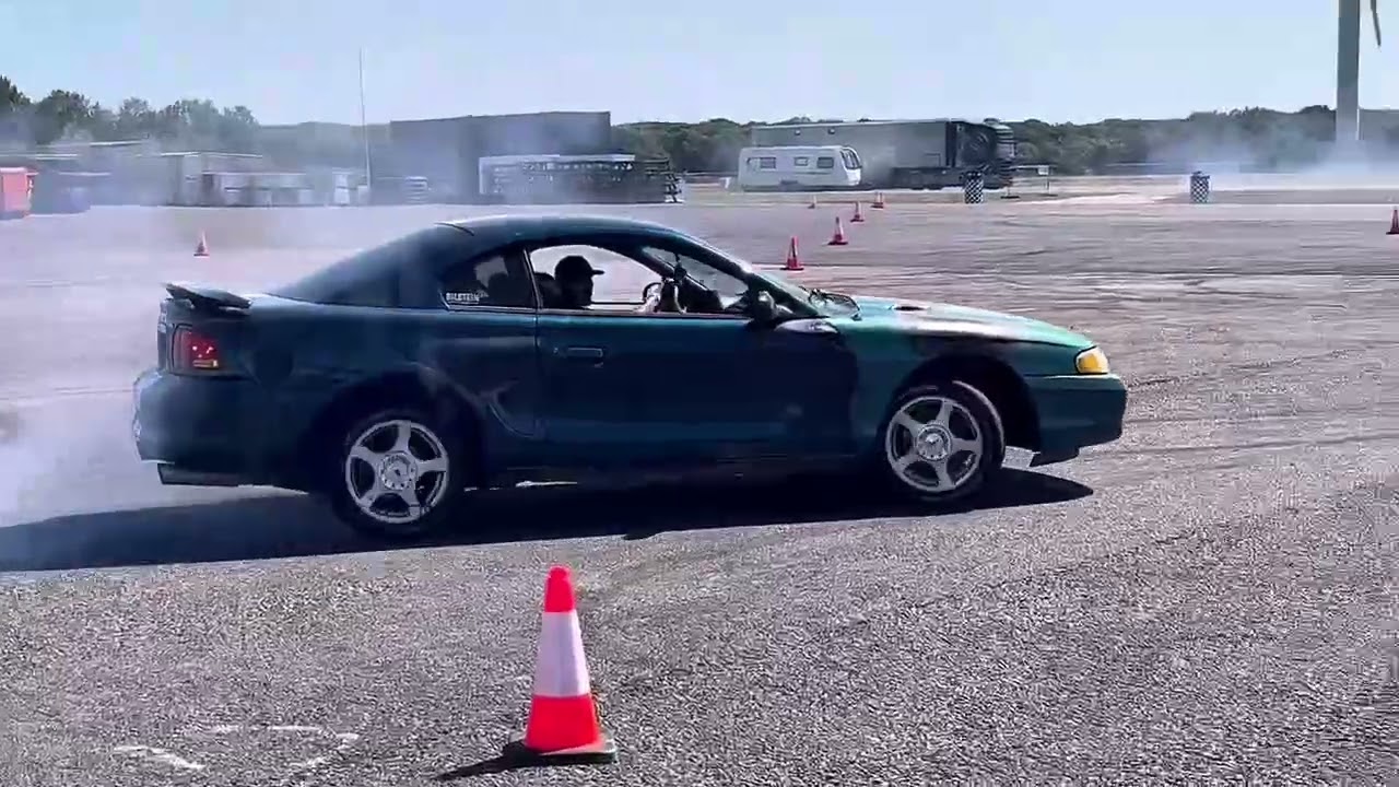 Killing another set of tyres with my '98 Mustang GT