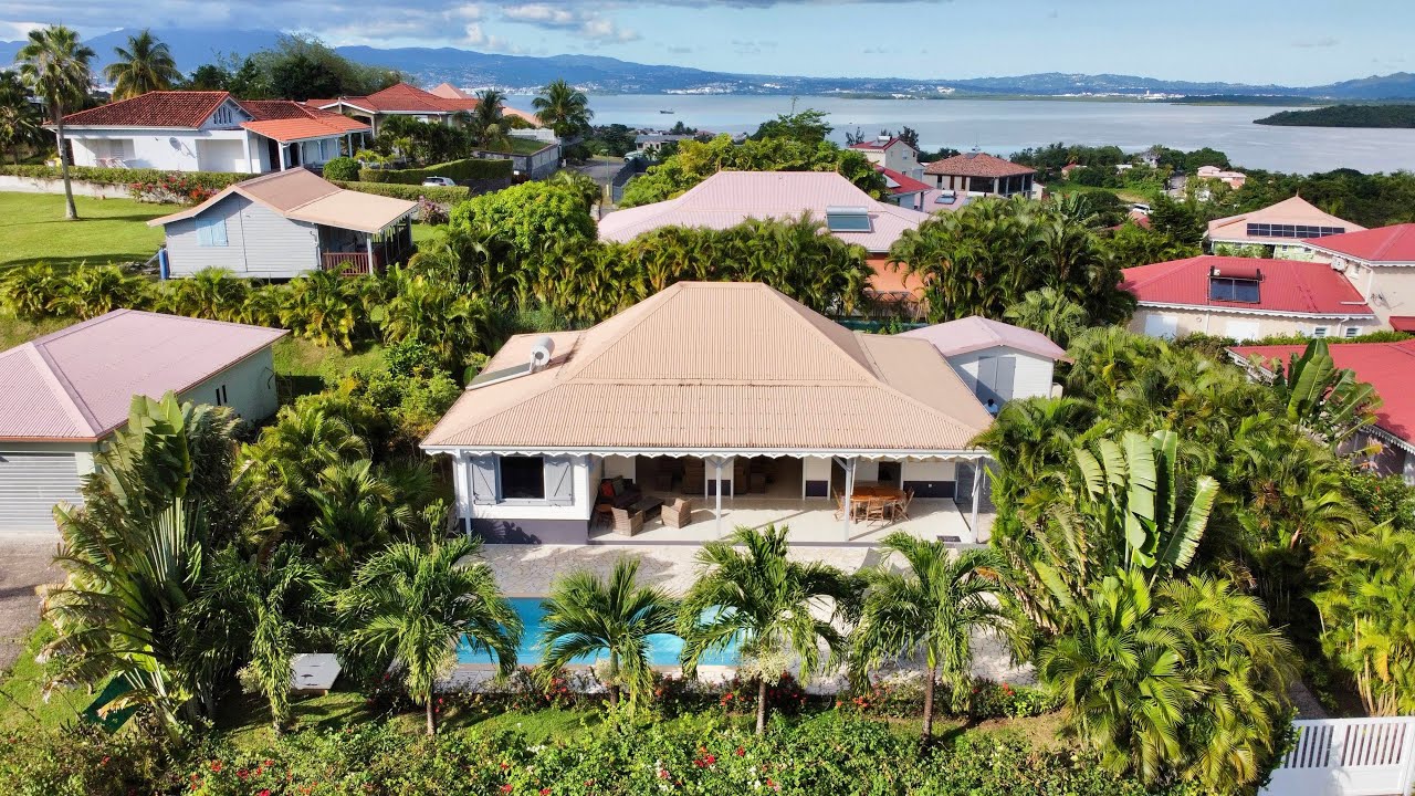 🏡 Maison 5P de 135m² avec Terrasse de 30m² & Piscine 🌴 | Lotissement Prisé !
