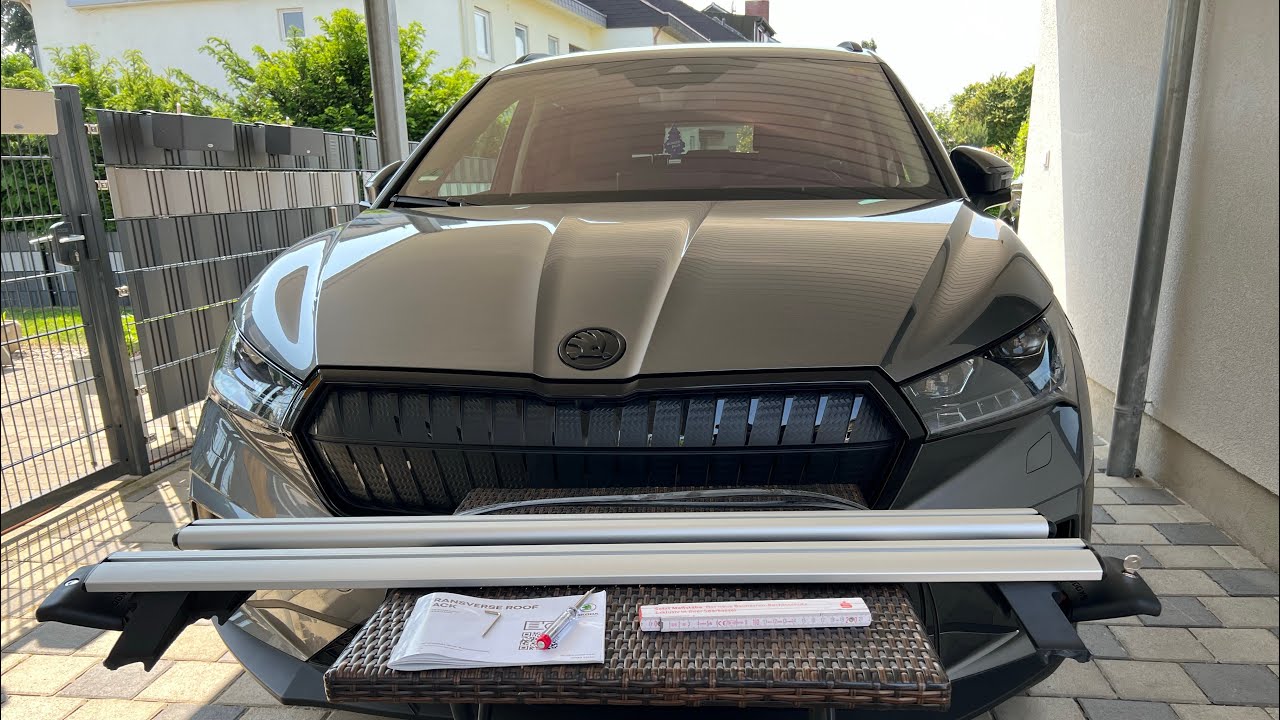 Skoda Enyaq IV Montage Dachträger / Traverse auf der geschlossenen Reeling