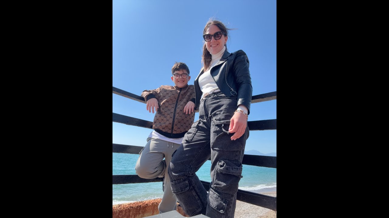 DebbyG sta trasmettendo dal vivo/ BUONGIORNO con noi prima della scuola/