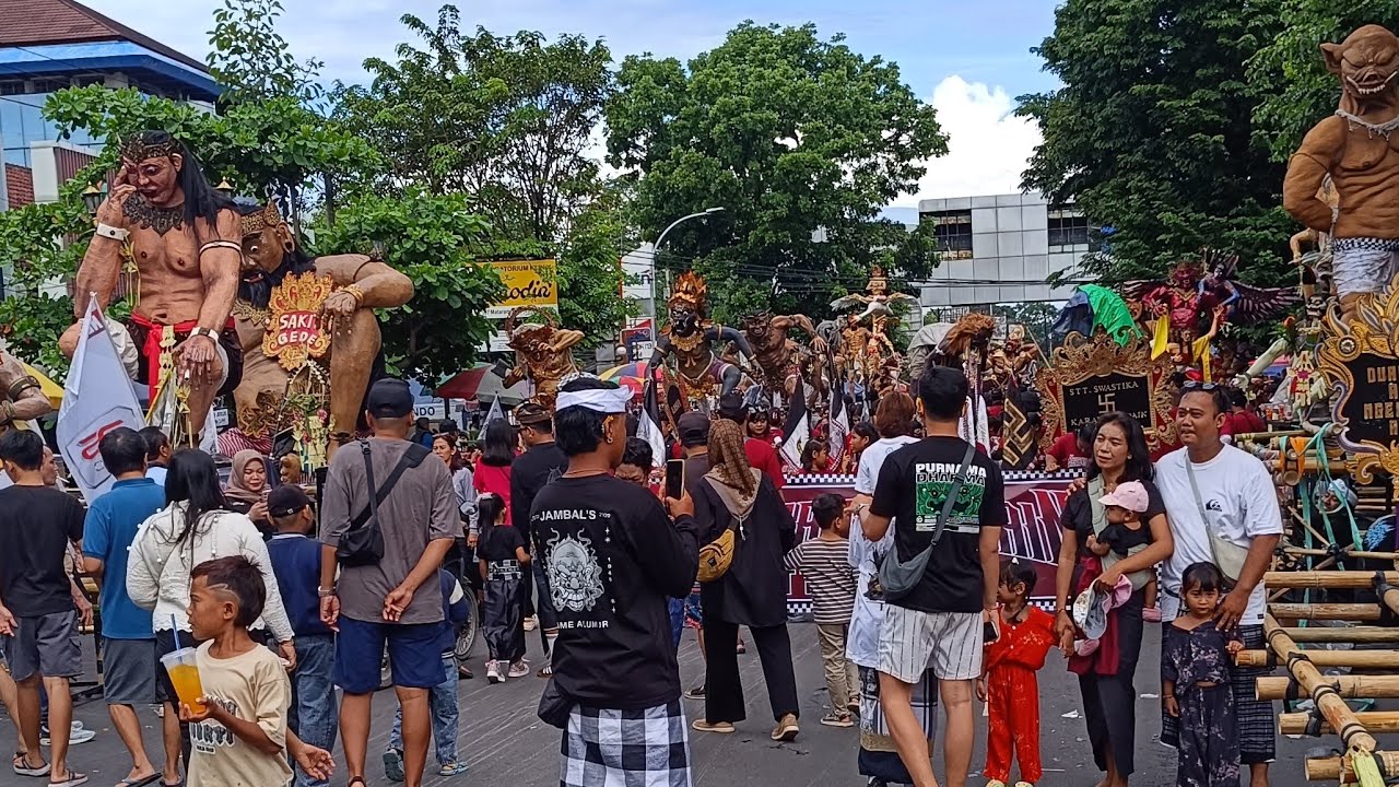 LIVE: SUASANA PERSIAPAN PARADE BUDAYA OGOH-OGOH DI KOTA MATARAM
