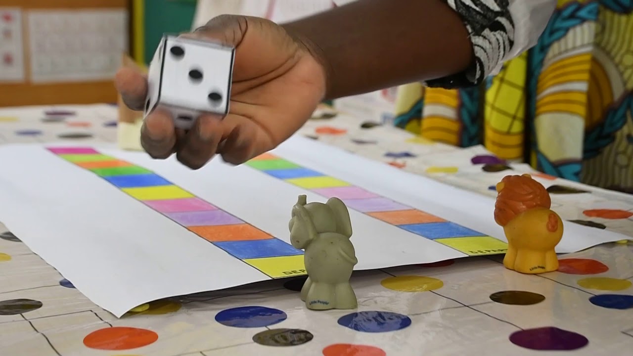 PS Bilingue et Classique (2) Initiation au jeu mathématique avec un dé  de constellation jusqu’à 3