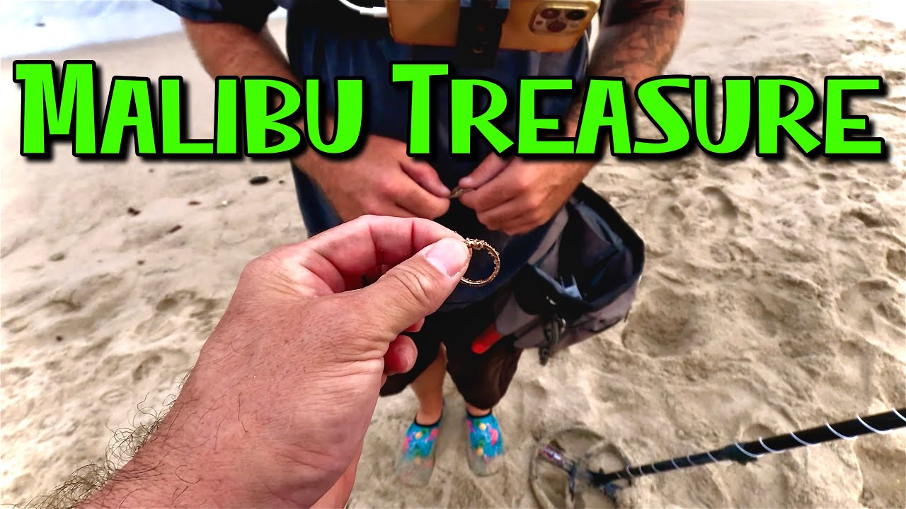 Metal Detecting Malibu Beach - Minelab Equinox 900 • 4k