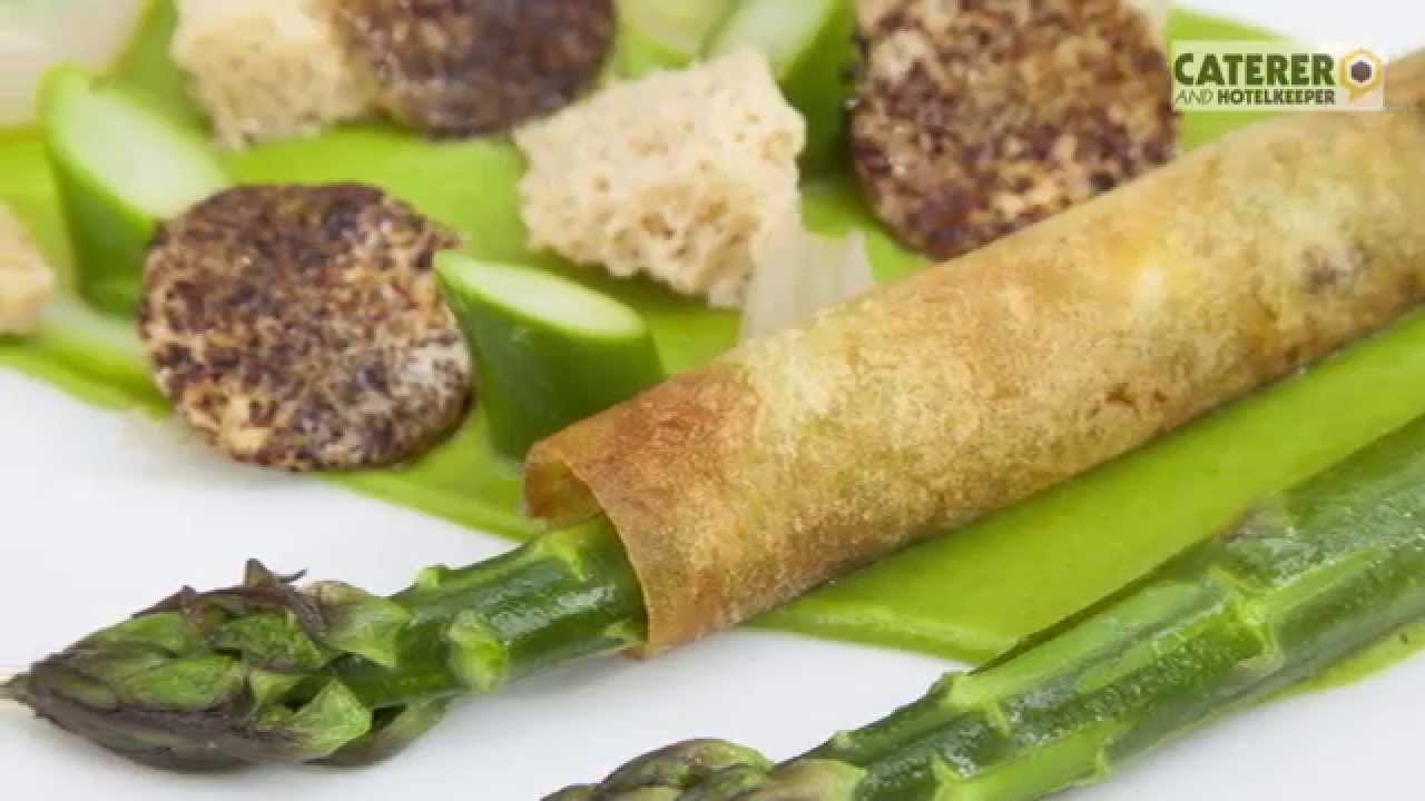 Midsummer House chef Daniel Clifford demos warm asparagus, hollandaise