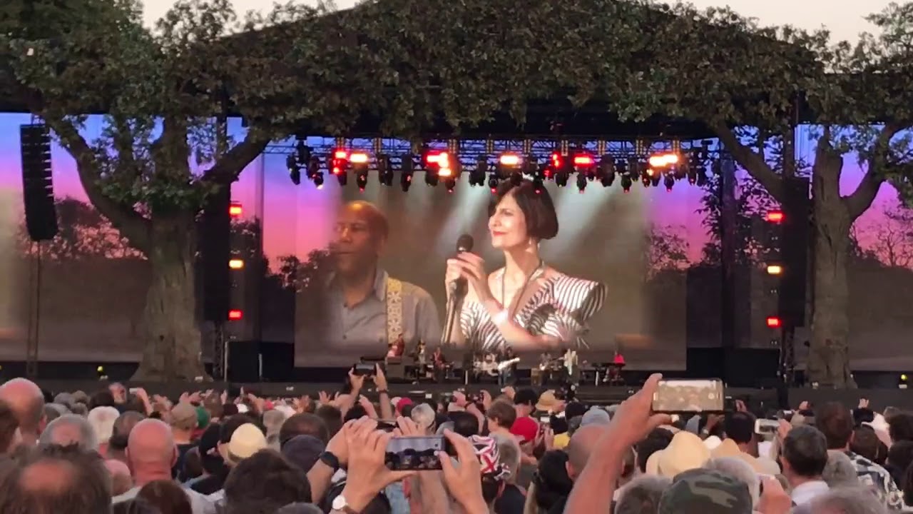 Lay Down Sally - Eric Clapton (with/ Marcy Levy) Live @ British Summer Time (BST) 2018